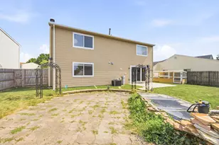 1320 Burns Dr, Elgin, IL 60120 - Photo 33
