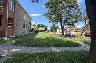 8200 S Marquette Ave, Chicago, IL 60617 - Photo 1