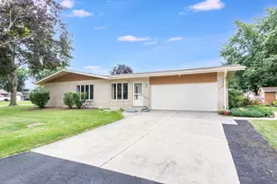 642 Country Ln, Beecher, IL 60401 - Photo 3
