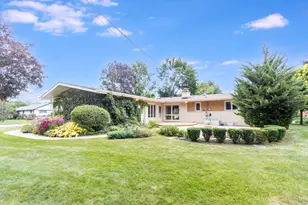 642 Country Ln, Beecher, IL 60401 - Photo 7