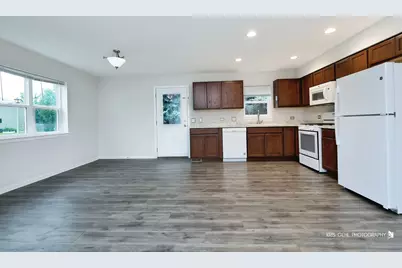 1410 Thomas Drive, Woodstock, IL 60098 - Photo 5