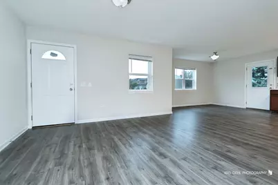 1410 Thomas Drive, Woodstock, IL 60098 - Photo 3