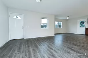 1410 Thomas Dr, Woodstock, IL 60098 - Photo 3