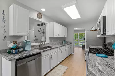 752 Kensington Boulevard, Dekalb, IL 60115 - Photo 5