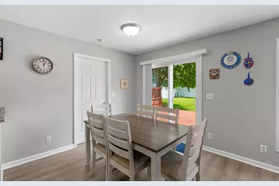 752 Kensington Boulevard, Dekalb, IL 60115 - Photo 9
