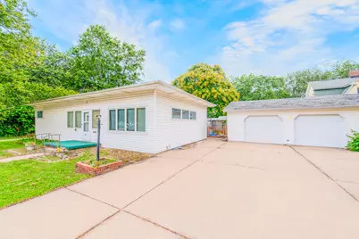 608 E Grant Street, Streator, IL 61364 - Photo 1