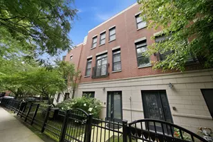 935 W College Pkwy, Chicago, IL 60608 - Photo 1