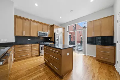 935 W College Parkway, Chicago, IL 60608 - Photo 13