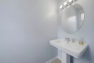 935 W College Pkwy, Chicago, IL 60608 - Photo 19