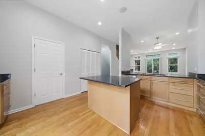 935 W College Parkway, Chicago, IL 60608 - Photo 15