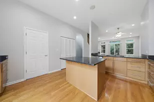 935 W College Pkwy, Chicago, IL 60608 - Photo 15