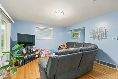 140 Skyline Drive, Carpentersville, IL 60110 - Photo 3