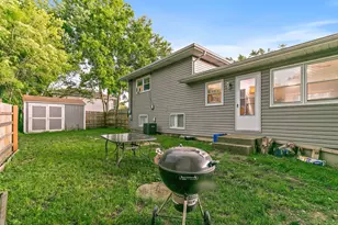 140 Skyline Dr, Carpentersville, IL 60110 - Photo 15