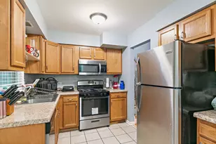 140 Skyline Dr, Carpentersville, IL 60110 - Photo 5