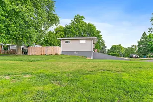 140 Skyline Dr, Carpentersville, IL 60110 - Photo 17
