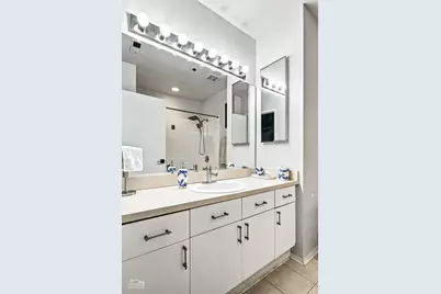 375 W Erie Street #221, Chicago, IL 60654 - Photo 17