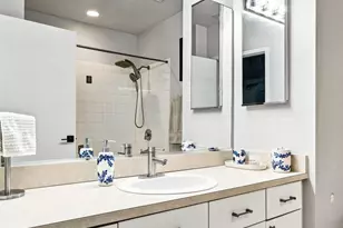 375 W Erie St, Chicago, IL 60654 - Photo 17