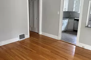 2439 W Byron St, Chicago, IL 60618 - Photo 3