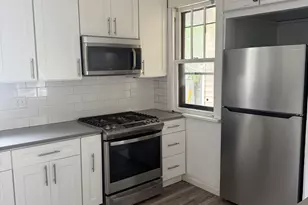 2439 W Byron St, Chicago, IL 60618 - Photo 5