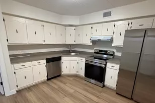9051 S Roberts Rd, Hickory Hills, IL 60457 - Photo 5