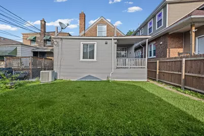8340 S Yates Boulevard, Chicago, IL 60617 - Photo 25
