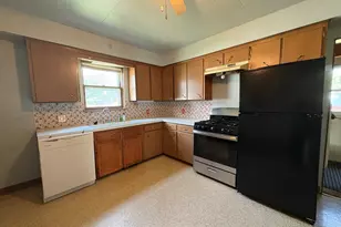 1423 Pulaski St, Peru, IL 61354 - Photo 9