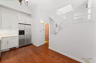 421 W Oakdale Ave, Chicago, IL 60657 - Photo 5