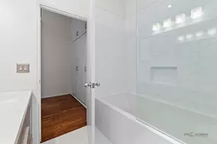 421 W Oakdale Ave, Chicago, IL 60657 - Photo 17