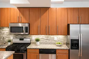 3206 W Berwyn Ave, Chicago, IL 60625 - Photo 5