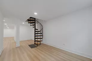 2042 W Coulter St, Chicago, IL 60608 - Photo 13