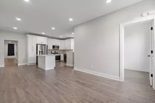 2042 W Coulter St, Chicago, IL 60608 - Photo 3