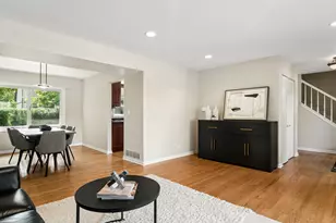 323 Camden Pl, Vernon Hills, IL 60061 - Photo 5