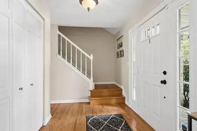 323 Camden Place, Vernon Hills, IL 60061 - Photo 3
