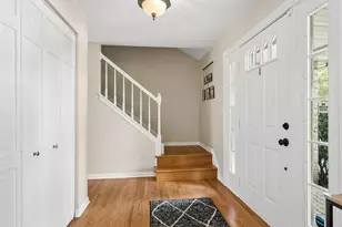323 Camden Pl, Vernon Hills, IL 60061 - Photo 3