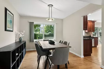 323 Camden Place, Vernon Hills, IL 60061 - Photo 7