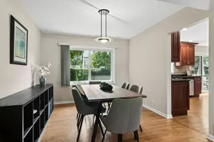 323 Camden Pl, Vernon Hills, IL 60061 - Photo 7