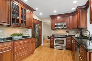 323 Camden Pl, Vernon Hills, IL 60061 - Photo 11