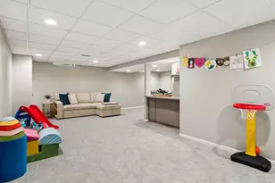 323 Camden Pl, Vernon Hills, IL 60061 - Photo 23