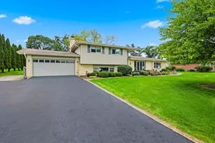 22W375 Walnut Ave, Medinah, IL 60157 - Photo 1