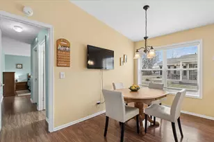 1810 Paddock Ct, Grayslake, IL 60030 - Photo 7