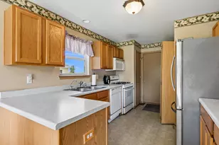 92 Prairiefield Ave, Cortland, IL 60112 - Photo 7