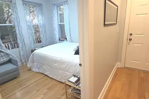 1443 W Victoria St, Chicago, IL 60660 - Photo 15