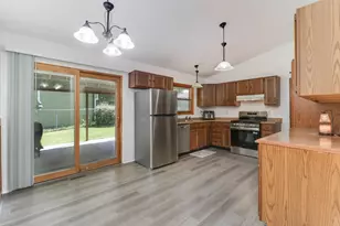 1 Timberview Dr, Bloomington, IL 61701 - Photo 5
