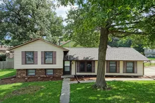 1 Timberview Dr, Bloomington, IL 61701 - Photo 33