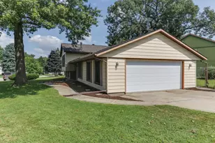 1 Timberview Dr, Bloomington, IL 61701 - Photo 31
