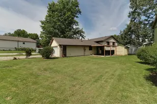 1 Timberview Dr, Bloomington, IL 61701 - Photo 35