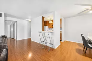 1912 Prairie Square, Schaumburg, IL 60173 - Photo 5