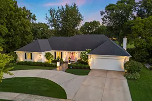 1010 Thunderbird Ln, Naperville, IL 60563 - Photo 1