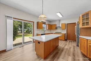2240 Barrett Dr, Algonquin, IL 60102 - Photo 9