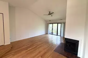 382 Sandhurst Cir, Glen Ellyn, IL 60137 - Photo 3